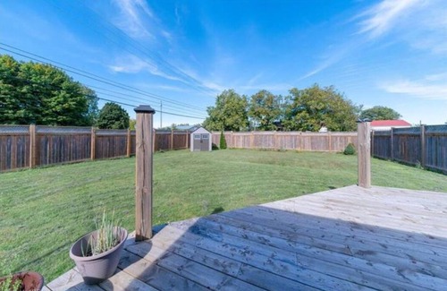 Niagara Falls House | Cozy 3BR Home - Backyard - Close to attractions