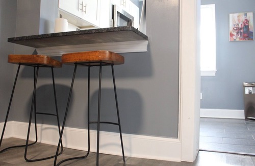Kensington House | COZY 3BR Townhouse with HOT TUB! Free Disney+ &Netflix!