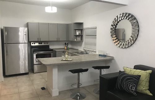 Little Haiti Villa | Cozy 4 Bdrm 2Bath Home close to Design District, Wynwood #ArtBasel #MiamiBeach