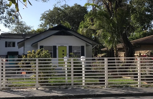 Little Haiti Villa | Cozy 4 Bdrm 2Bath Home close to Design District, Wynwood #ArtBasel #MiamiBeach