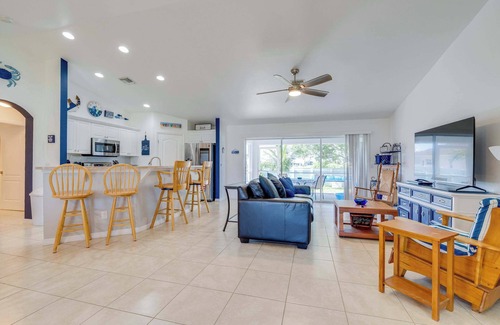 Burnt Store House | Cozy 4 Bed Home with Hot Tub Near Burnt Store