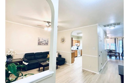 Helotes House | Cozy 4 bedroom house for your family vacation!