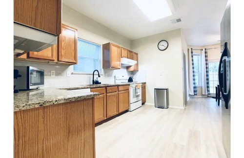 Helotes House | Cozy 4 bedroom house for your family vacation!