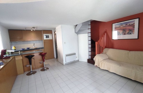 Naturist Village Villa | Cozy 4-Person Villa with AC, Terrace, and Private Parking in Agde