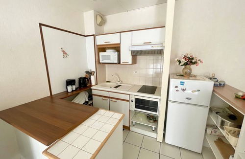 Les Sables d'Olonne Apartment | Cozy 4-Sleeper Apartment by Beach & Port, Central Location