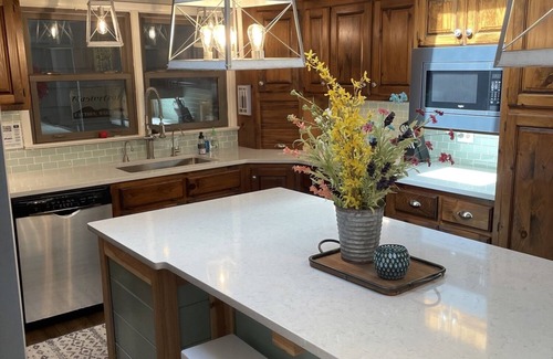 Gainesville House | Cozy 4br Lake Lanier GA Waterfront - Great Location