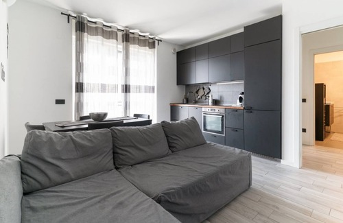 Gallaratese Apartment | Cozy 50m2 apartment with balcony, located on the seventh floor of a building with a lift, in a residential context surrounded by greenery.The area is very quiet and well connected thanks to local public transport: a 10-minute walk away is the M1 Rossa "B