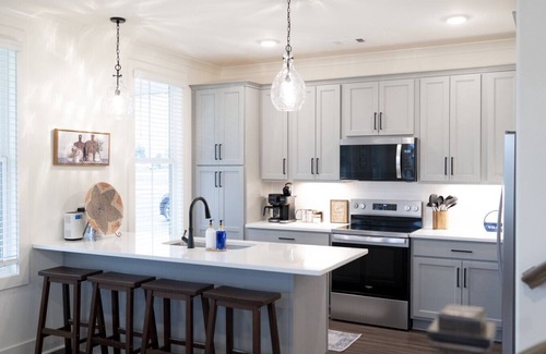 Auburn House | Cozy 5bd/5ba - Close to Vet School & TigerTransit