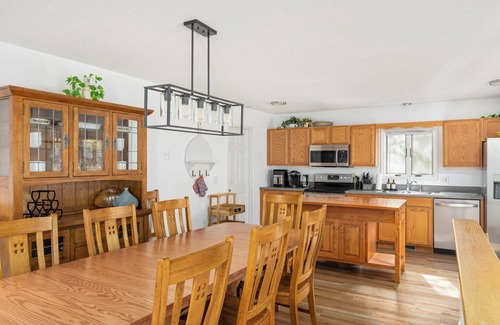 McGaheysville House | Cozy 5BR house with Hot Tub Private Patio Games Fire Pit in Massanutten