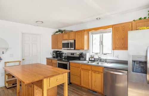 McGaheysville House | Cozy 5BR house with Hot Tub Private Patio Games Fire Pit in Massanutten