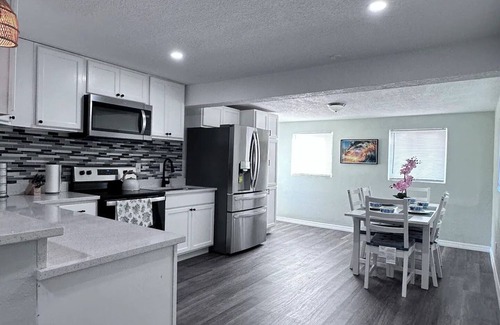 Holly Hill House | Cozy - 6 guest-Near the Beachn