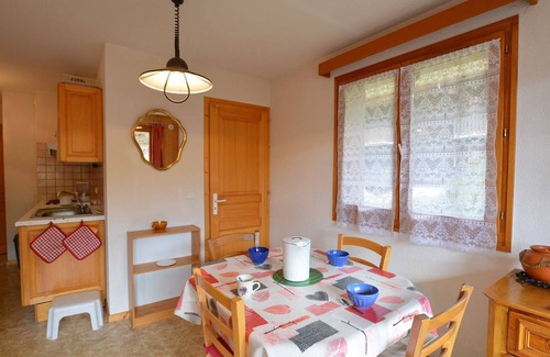 Le Grand-Bornand Apartment | Cozy 6-person apartment, near slopes and center, balcony, parking, pets allowed