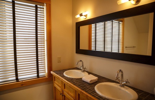 Lac Superieur Village Cabin | Cozy 8 person Log Cabin in Mont Tremblant w/hot tub and indoor fireplace