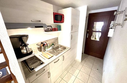 Port-la-Nouvelle Apartment | Cozy A/C Studio Mezzanine, Beach 400m, Shops Nearby, Sleeps 4, Terrace, Parking