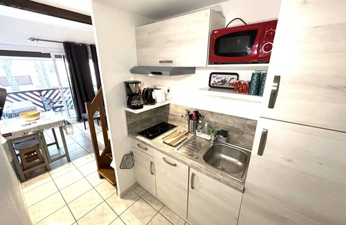 Port-la-Nouvelle Apartment | Cozy A/C Studio Mezzanine, Beach 400m, Shops Nearby, Sleeps 4, Terrace, Parking