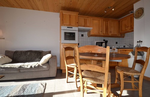 Notre-Dame-de-Bellecombe Apartment | Cozy apartment with balcony and private parking