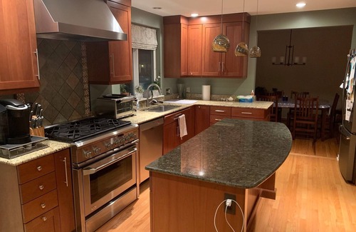 Bryant Pattengill East House | Cozy A2 Colonial Sleeps 12!