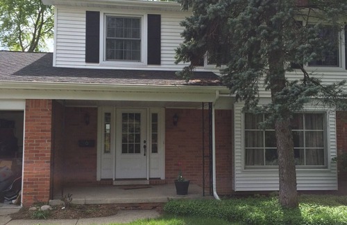 Bryant Pattengill East House | Cozy A2 Colonial Sleeps 12!