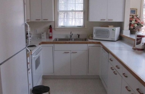 Hancock Condo | Cozy Accommodations w/Fireplace, Full Kitchen & More!