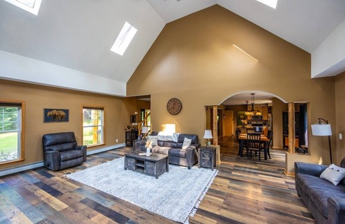 Lake George House | Cozy Adirondack Lodge in Lake George