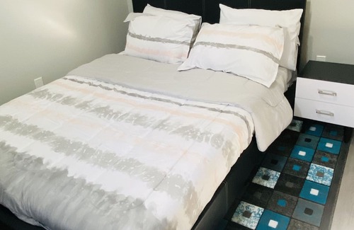Calgary House | Cozy*Adorable*Modern 2 Bedroom guest suite