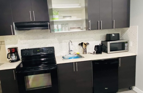 Calgary House | Cozy*Adorable*Modern 2 Bedroom guest suite