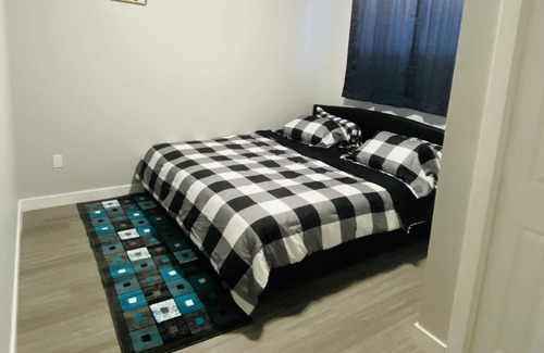 Calgary House | Cozy*Adorable*Modern 2 Bedroom guest suite