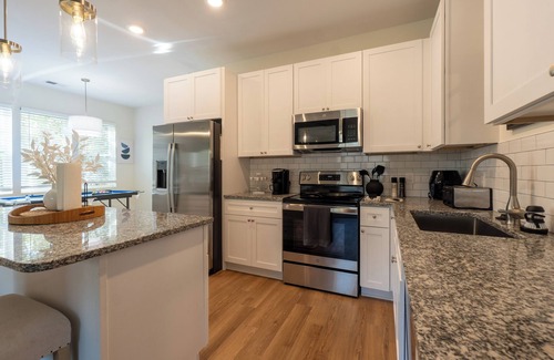 Wilmington Apartment | Cozy Airbnb in Wilmington! Enjoy this charming space with modern amenities, close to downtown, beach