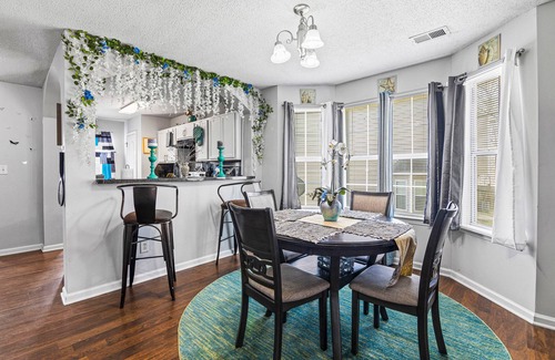 Church Street House | COZY AIRPORT HIDEAWAY RETREAT