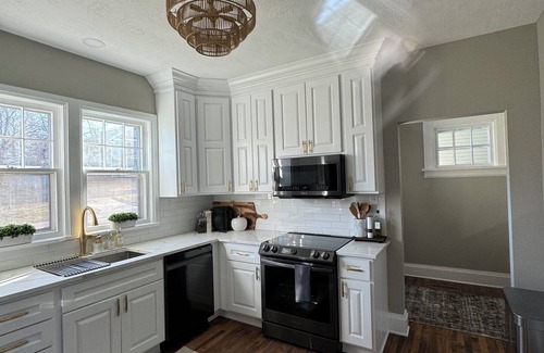 Sioux Falls House | Cozy and accomodating designer home near downtown and McKennan Park - sleeps 10+
