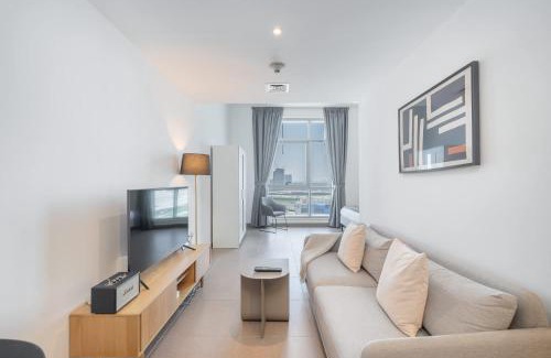 Business Bay Apartment | Cozy and Airy Studio Apartment in Business Bay!