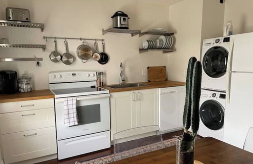 London Apartment | Cozy and Bright - 5 mins to LHSC