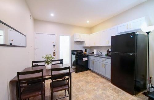 The Heights Apartment | Cozy and Chic 2BR apartment mins to NYC
