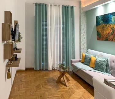 Kinosargous Apartment | Cozy and Chic apartment in the Center, 5 min Subway