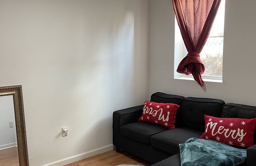 Huntington Station Apartment | cozy and convenient apartment 1 min from train.
