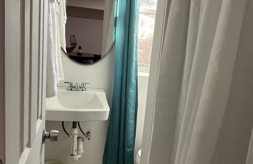 Huntington Station Apartment | cozy and convenient apartment 1 min from train.