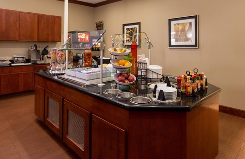 Englewood Apartment | Cozy and Laptop-friendly Studio | Pool & Gym.