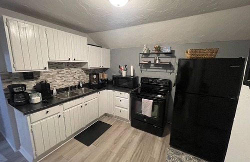 Sheboygan Apartment | Cozy and private 3 bedroom unit located a few blocks from downtown Sheboygan.