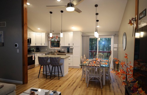 Long Pond House | Cozy and quiet house 8 mins from Kalahari Resort! Long Pond!Pocono pines.