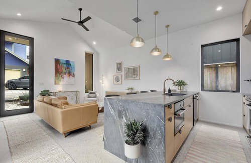 Chestnut House | Cozy and Spacious 2BD 2BR Sanctuary