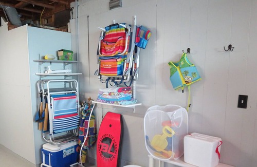 Laurel House | Cozy and spacious cottage with a short walk to the beach!