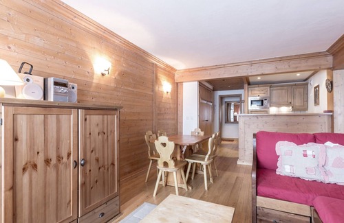 Val-d'Isere Apartment | Cozy and Stylish Apartment with WiFi in La Roche des Fours Residence, Val-d'Isère