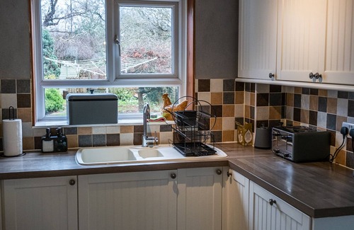 Crawley House | Cozy and Stylish stays at Maiden Lane