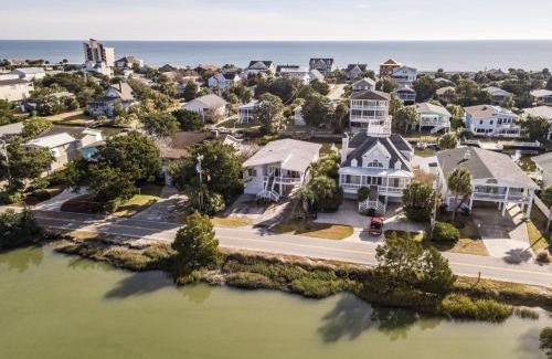 Litchfield by the Sea House | Cozy and Tranquil Creekfront Cottage in Litchfield