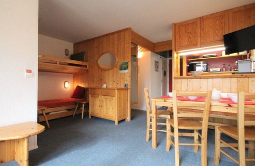 Arc-1800 Apartment | Cozy apartment · Near slopes · Balcony · 6 guests · Wifi