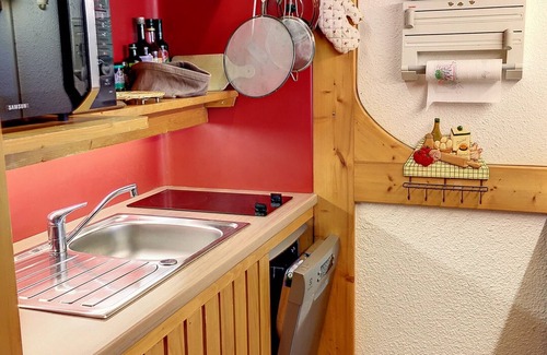 Arc-1800 Apartment | Cozy apartment · Near slopes · Balcony · 6 guests · Wifi
