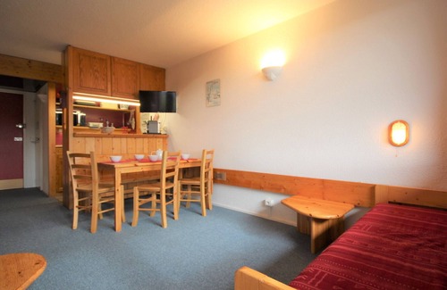 Arc-1800 Apartment | Cozy apartment · Near slopes · Balcony · 6 guests · Wifi