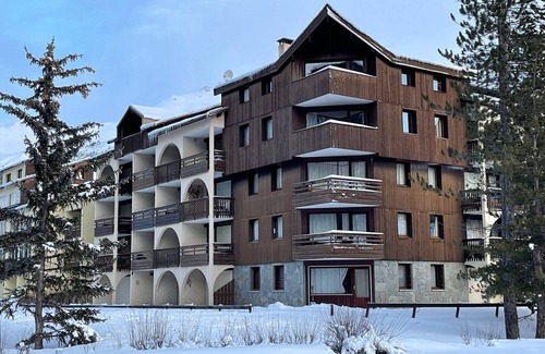 La Salle-les-Alpes Apartment | Cozy apartment with piste access, 2 bedrooms, shuttle, pet-friendly
