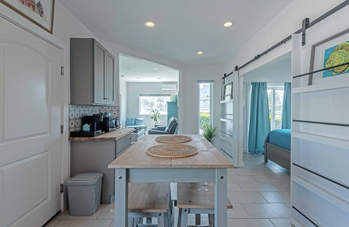 Jacksonville Beach Apartment | Cozy Apartment Steps to the sea - 2 bd - 2 Bathrooms - No stairs