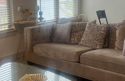 Lebanon Apartment | Cozy Apartment 2bd 2ba with balcony. Washer and dryer included. Full kitchen.